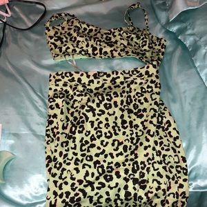 Two piece crop top and skirt never worn !